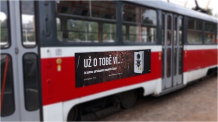 QS folie na tramvaji - nakladatelství Albatros